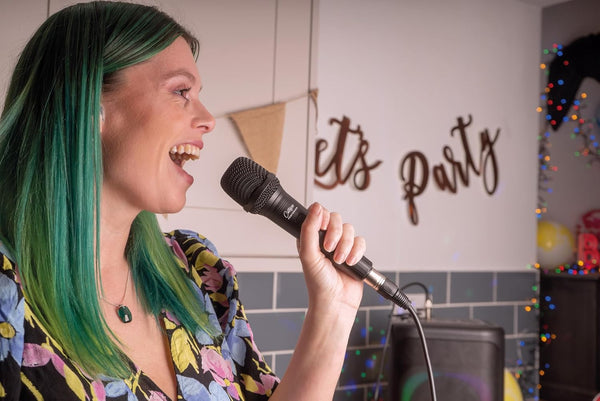 Carry-on Performer Dynamic Microphone - White